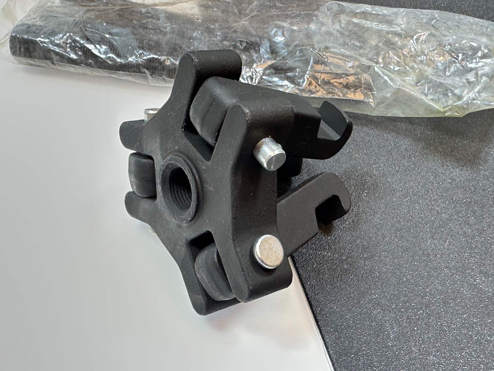 NEW Cal-Van Tools Model. 386 Harmonic Balancer Puller, 3-Jaw Puller GM/Chrysler