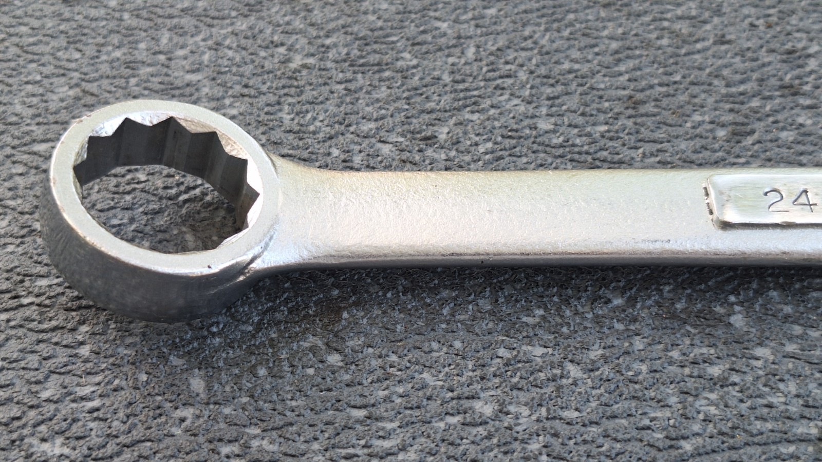 Craftsman USA 42933 -V- 27mm & 42923 -V- 24mm 12 Point Combination Wrench Set