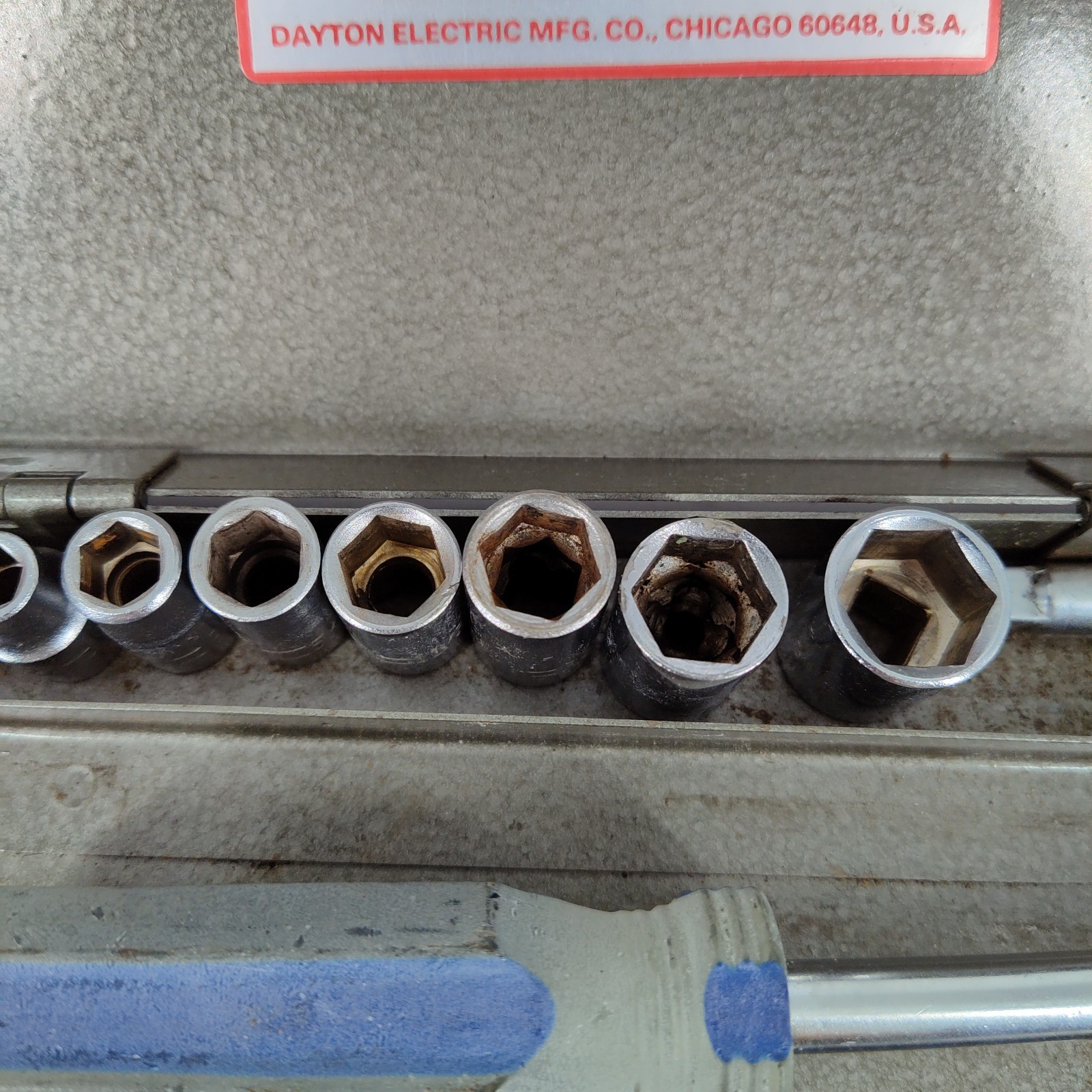 Dayton SAE 1/4 DR 6 point socket set with metal case made in USA 13 Pc Set