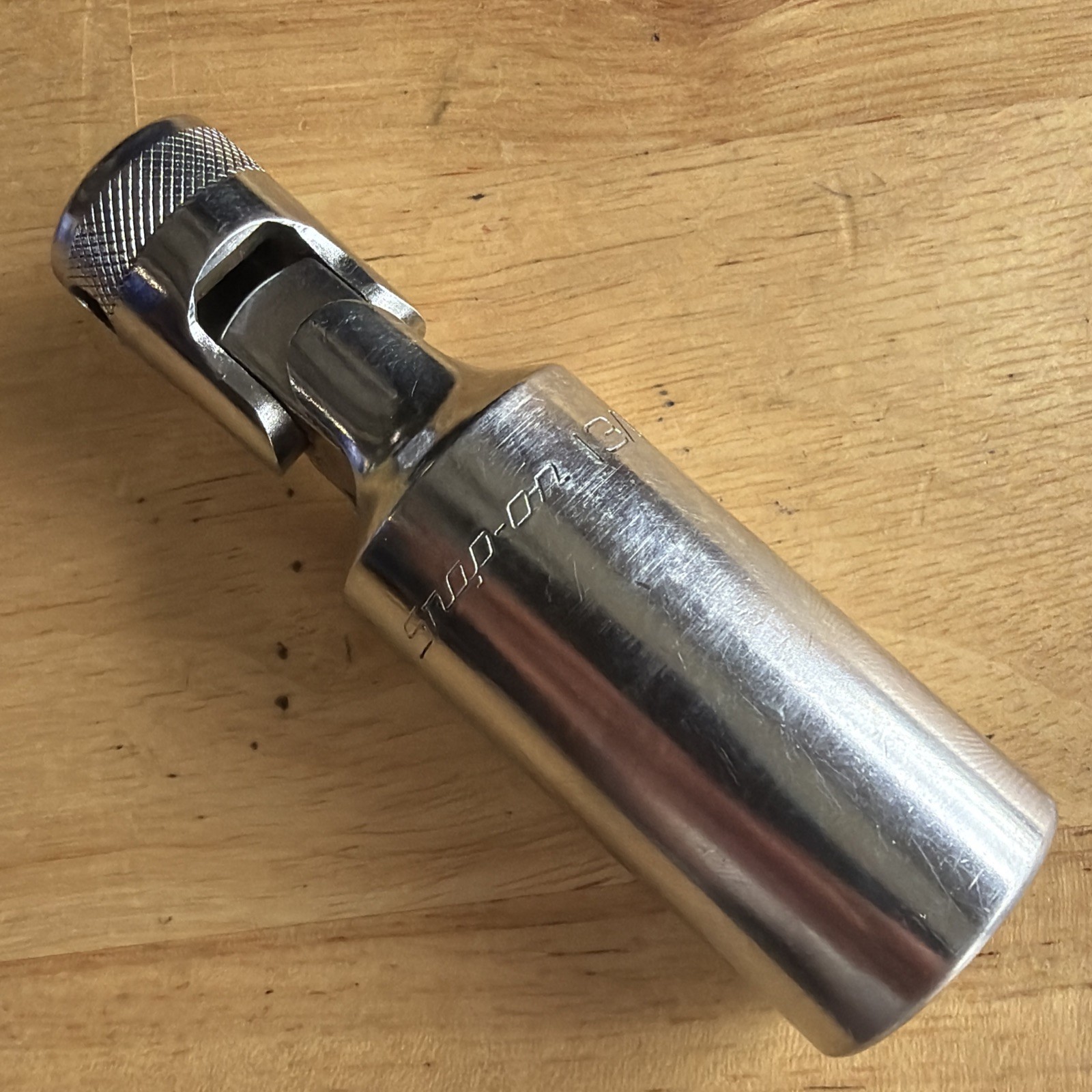Snap On Tools 13/16″ Universal Swivel Spark Plug Socket 3/8″ Drive 6pt S9704KFUA