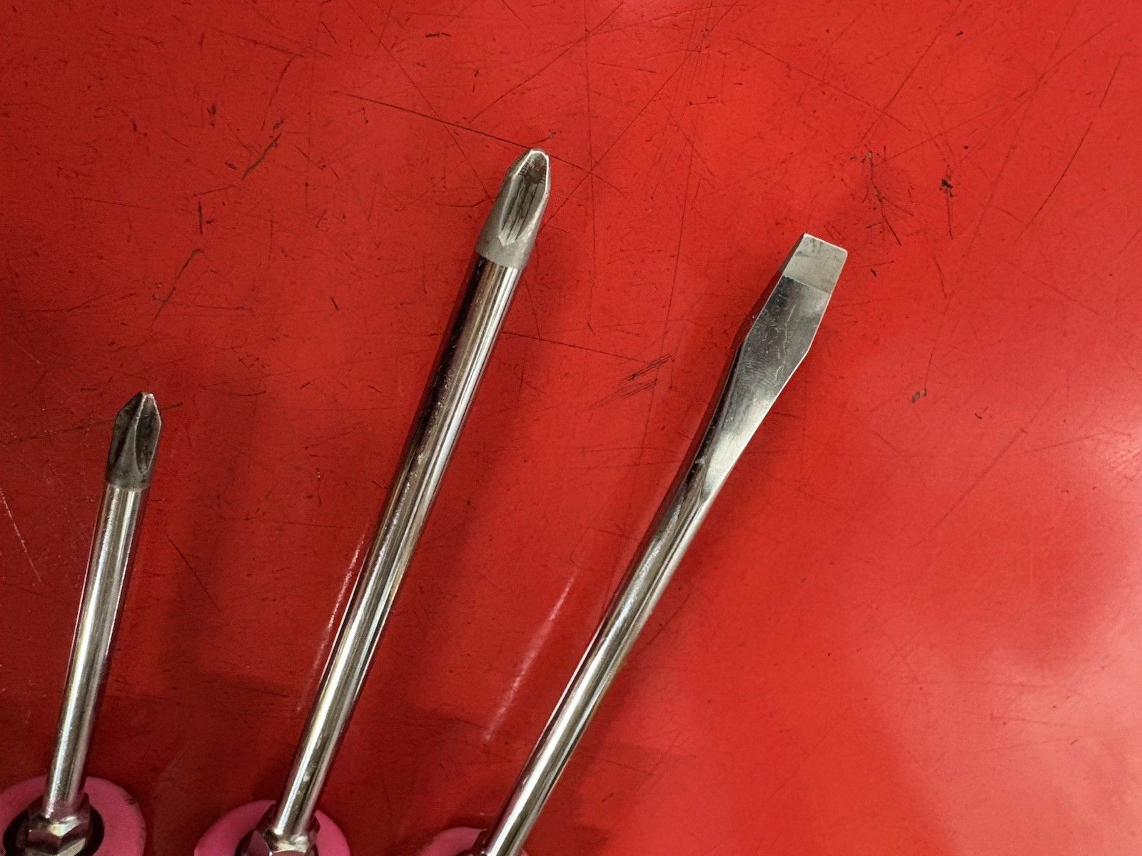 SNAP ON TOOLS USA 5Pc PINK Soft Grip Combination Screwdriver Set SGDX
