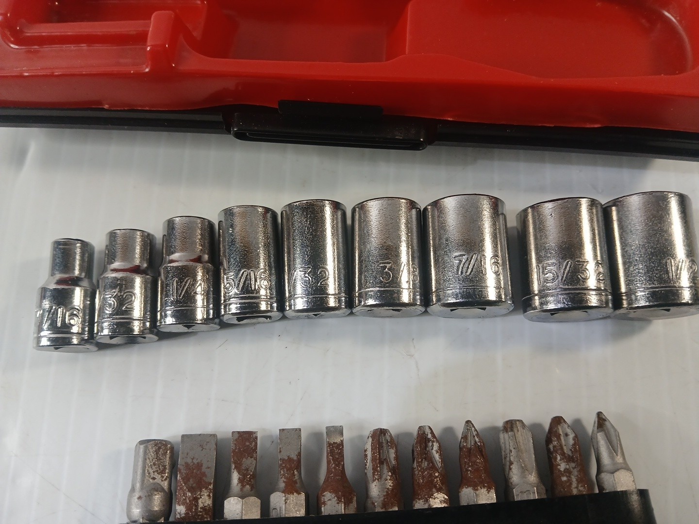 22 Piece Set Tools Socket, Multiple Bits With Attachment Handle Pre-owned