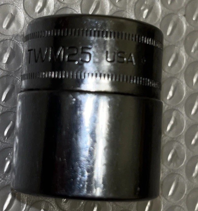 Snap-on Tools. 1/2″ Drive 6-POINT Metric 25mm Shallow Socket TWM25