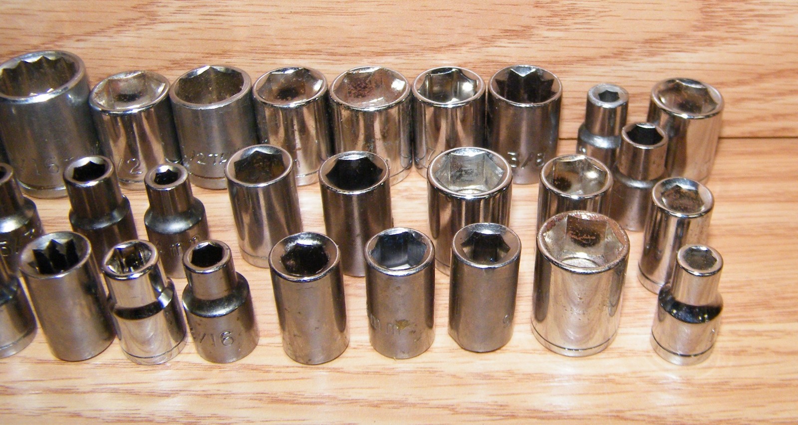 Lot of 43: Unbranded (6, 8, & 12) Point Various Sized Sockets Metric & Standard