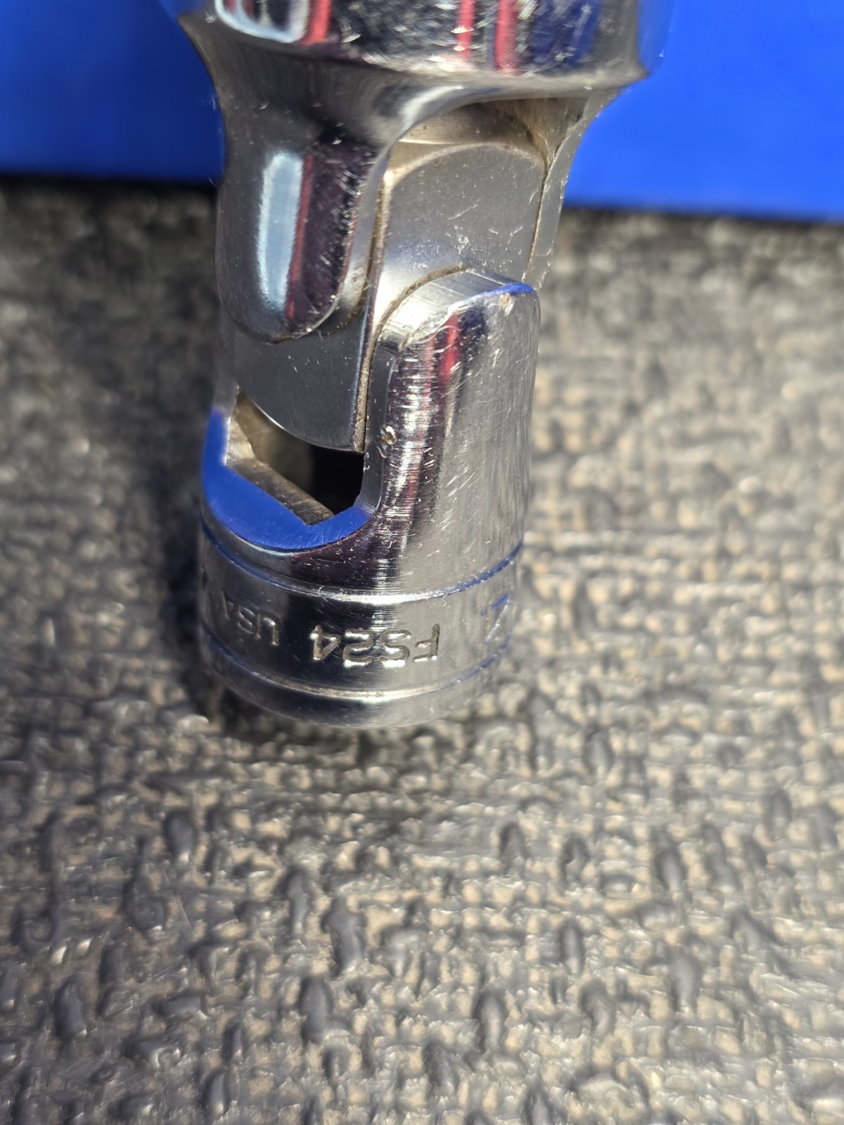 Snap-on Tools FS24 3/4″ 6-Point 3/8″ Drive Swivel Universal Shallow Socket