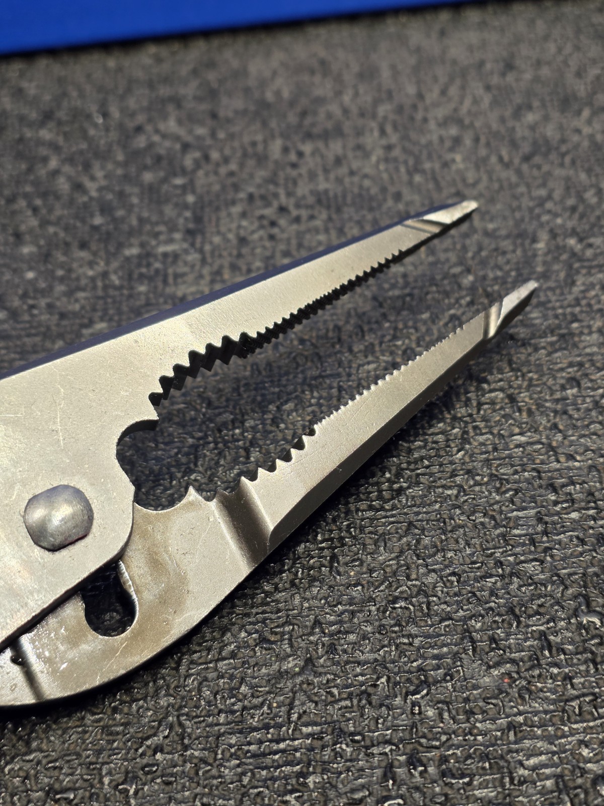 Snap-on LN47ACFMB Power Blue 9″ Soft Grip Long Nose Slip Joint Pliers NICE