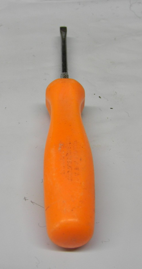 SNAP-ON 5″ LONG MINI ORANGE HARD HANDLE 1/8″ FLAT TIP SCREWDRIVER #SDD304