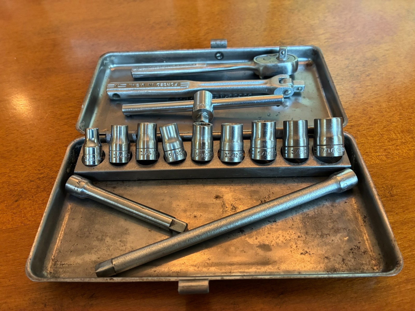 Vintage Craftsman 1950’s 1/4″ socket set. Oil port ratchet. Complete, Clean =V=.