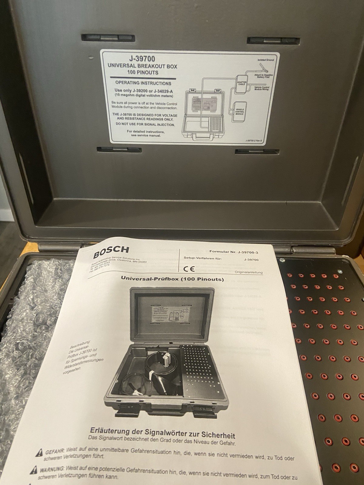 **Brand New** Bosch Automotive J-39700 Universal Breakout Box Package