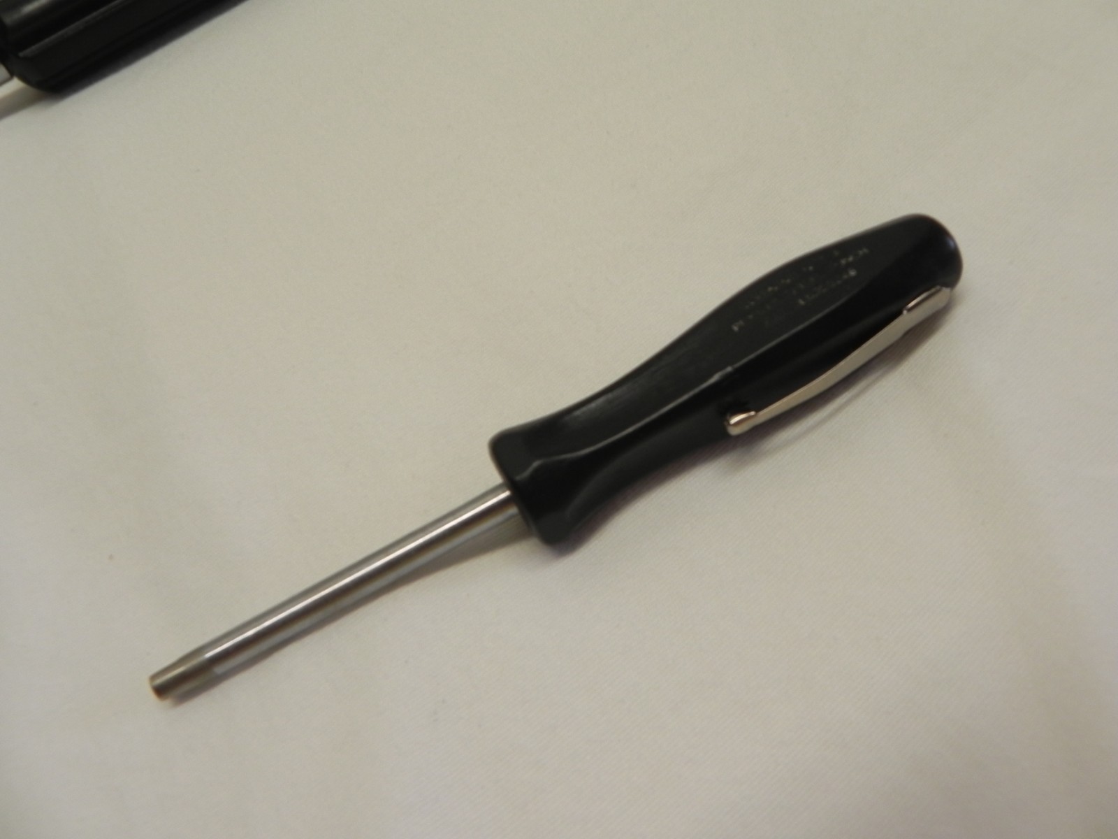 Snap-on 2 Piece MD17 & TR108 Carb Adjustment Tool & Tire Valve Core Tool