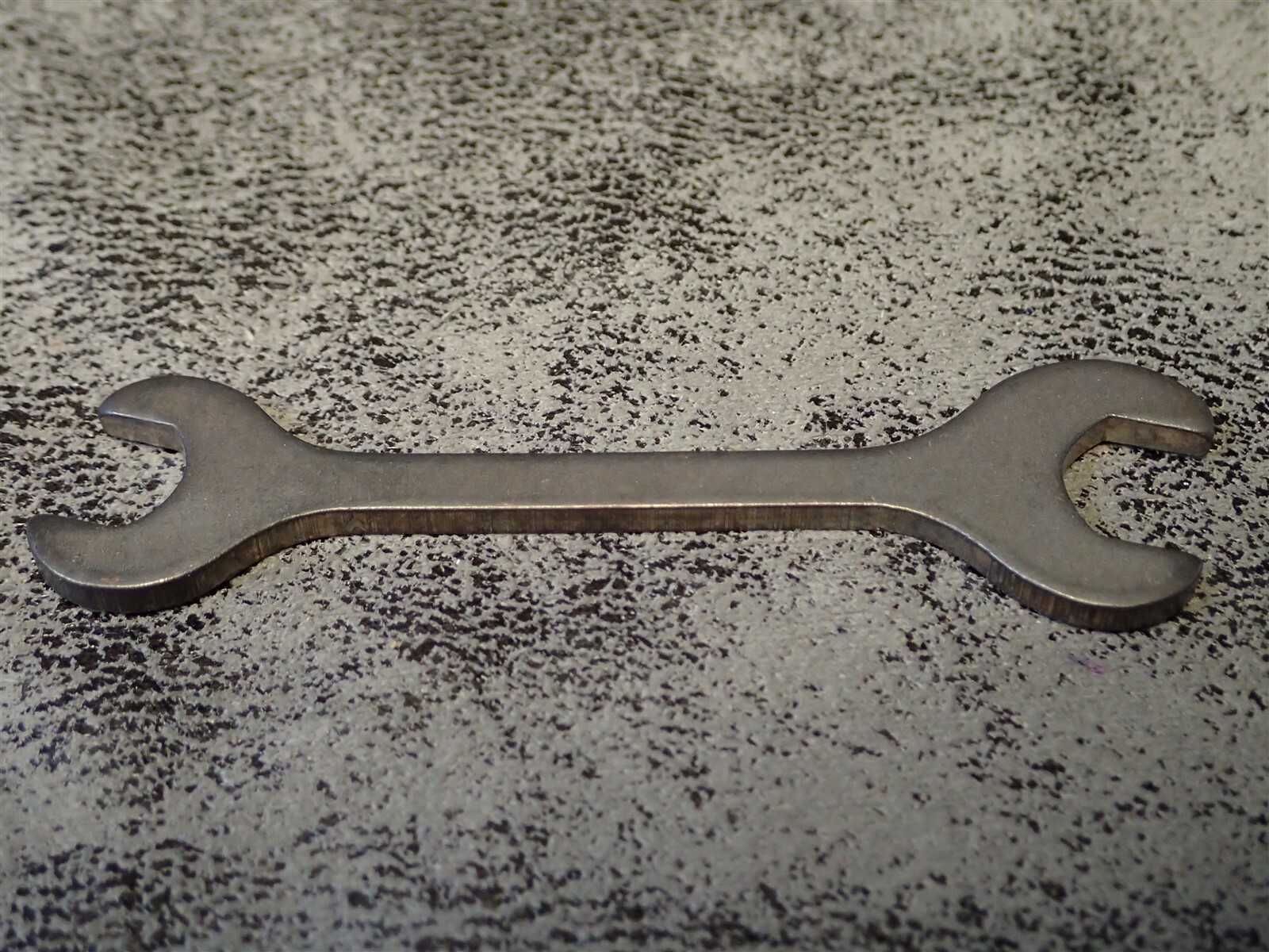 W-100 Berylco 3/8″ x 7/16″ Non-Sparking Double Open-End Wrench, 3-1/2″ OAL BN224