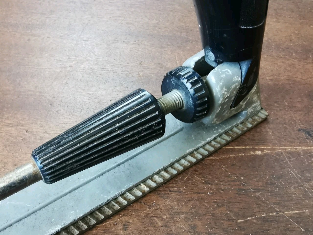 Vintage Aven Trimmatool 10″ long for auto body repairs.