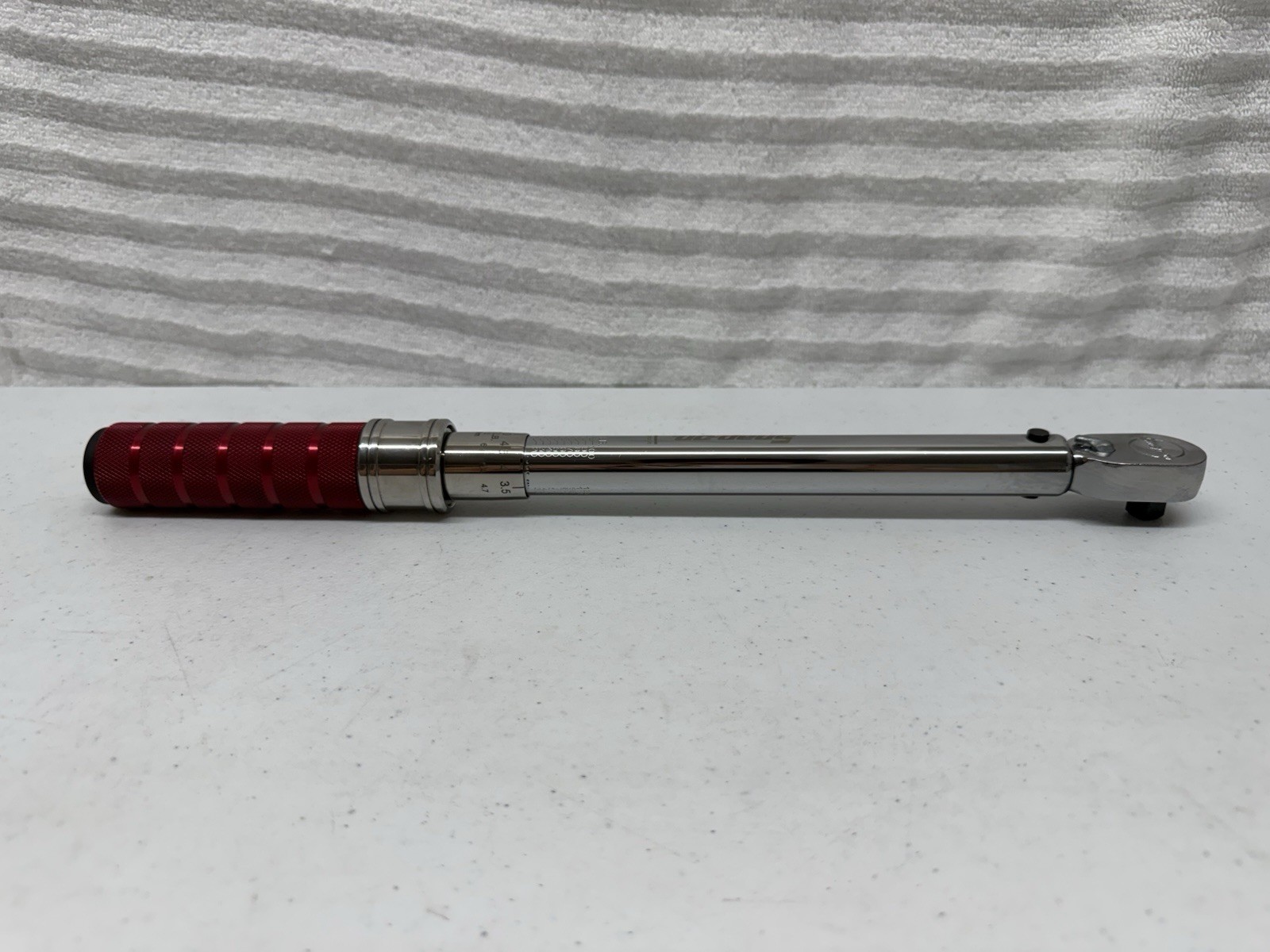 Snap On 3/8” Dr RED Adjustable Click Type Torque Wrench #QE2R100R