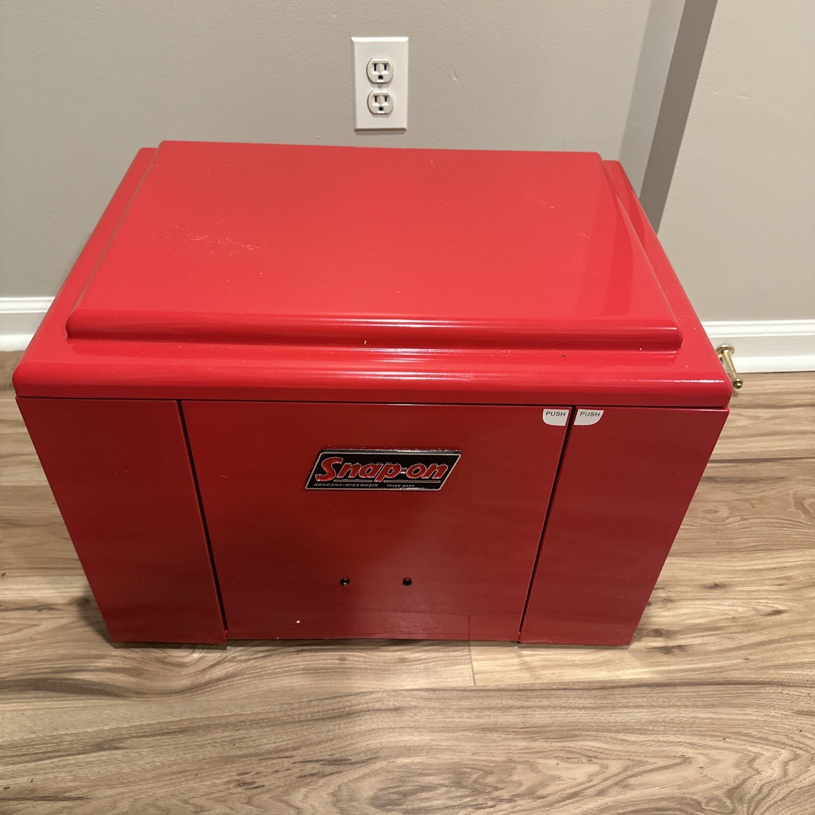 Snap On ssx16p104ko microwave vintage red new in box