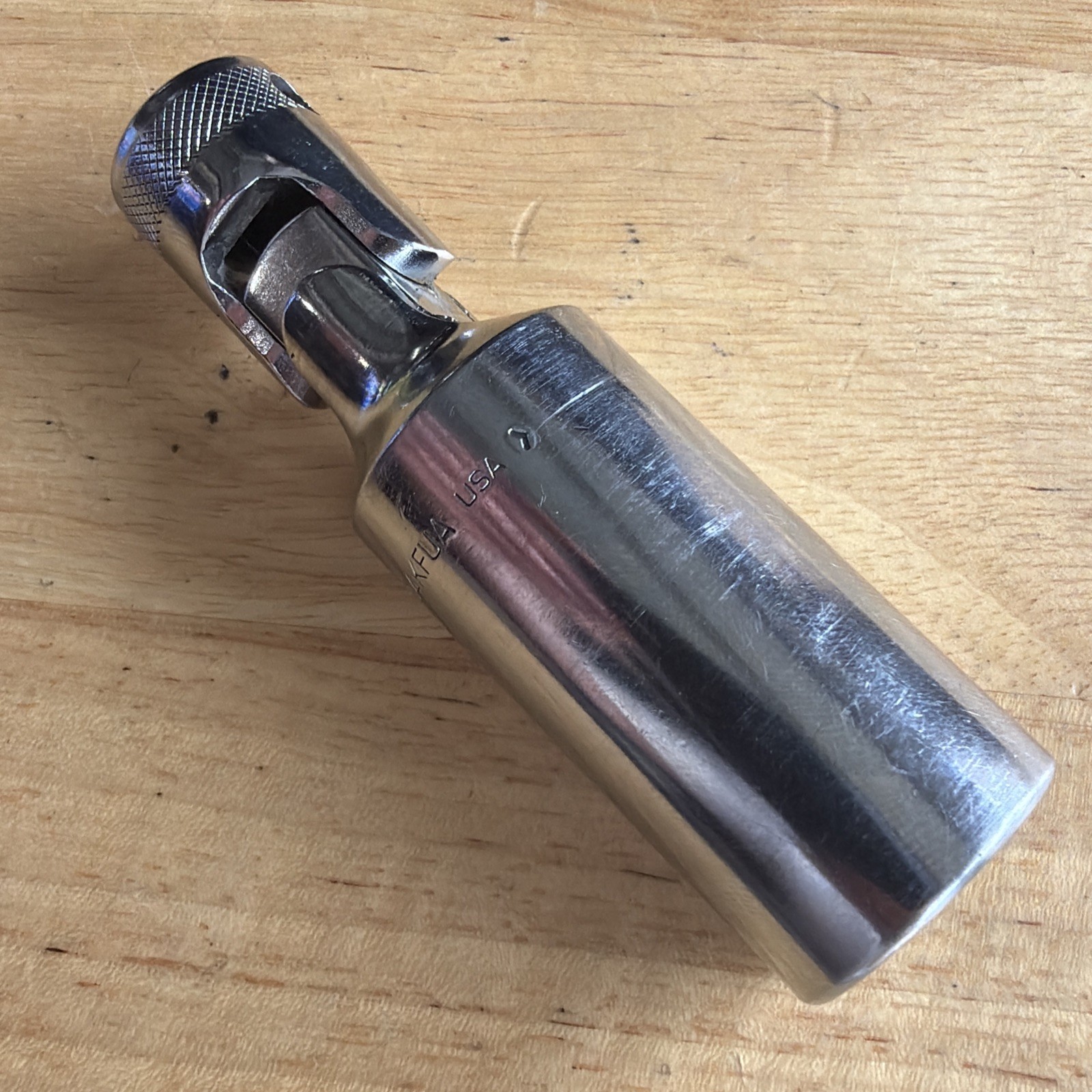 Snap On Tools 13/16″ Universal Swivel Spark Plug Socket 3/8″ Drive 6pt S9704KFUA