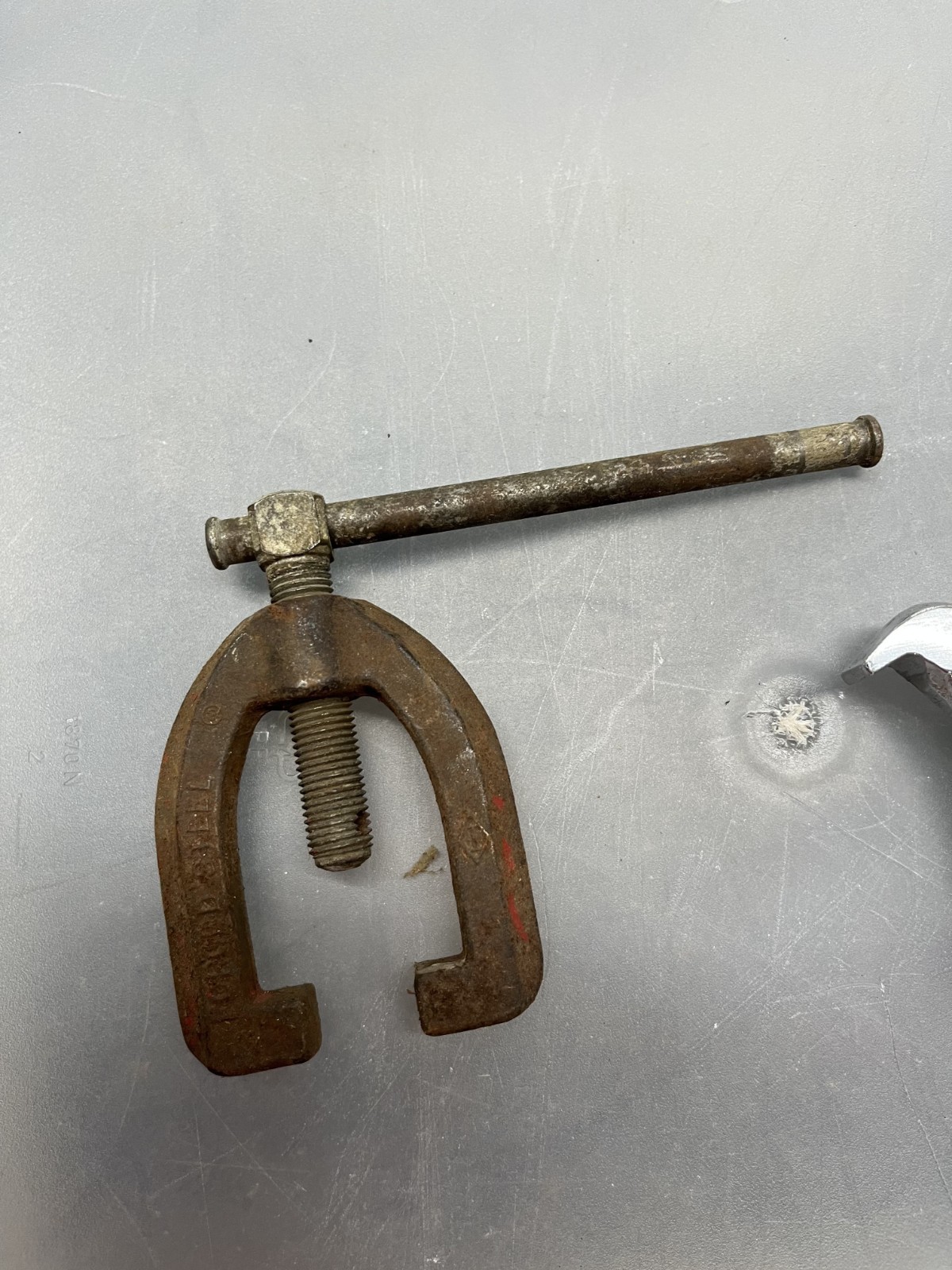 Gear Puller Tools Ajustable, Ampro T74163 100 mm plus a vintage tool