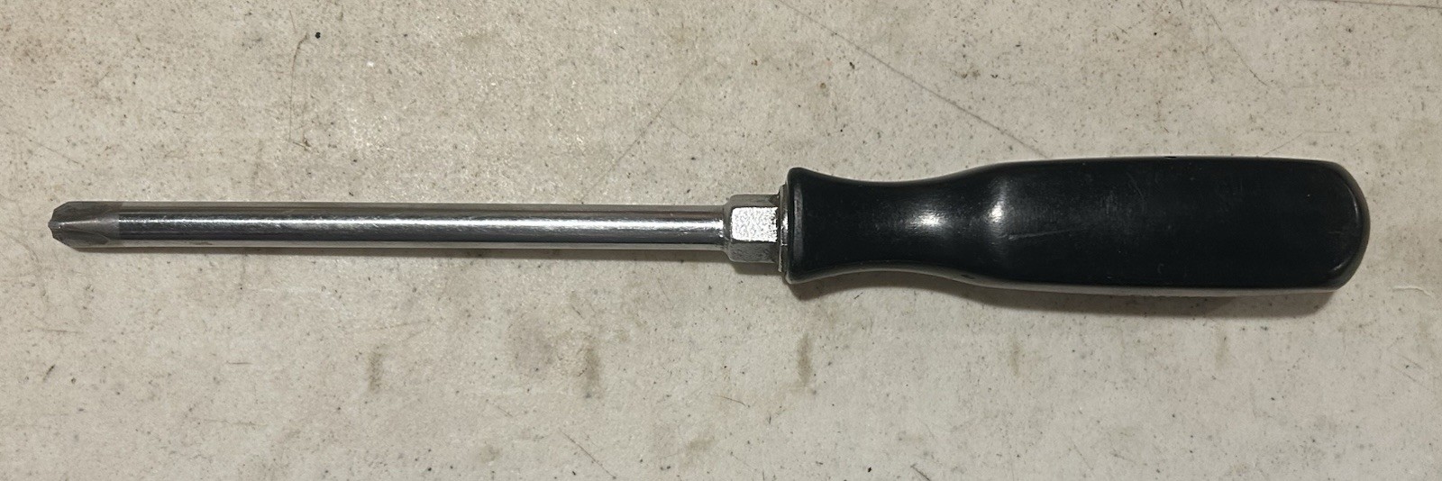 VINTAGE Snap-On SSDP64 #4 Phillips Screwdriver Black Hard Handle USA