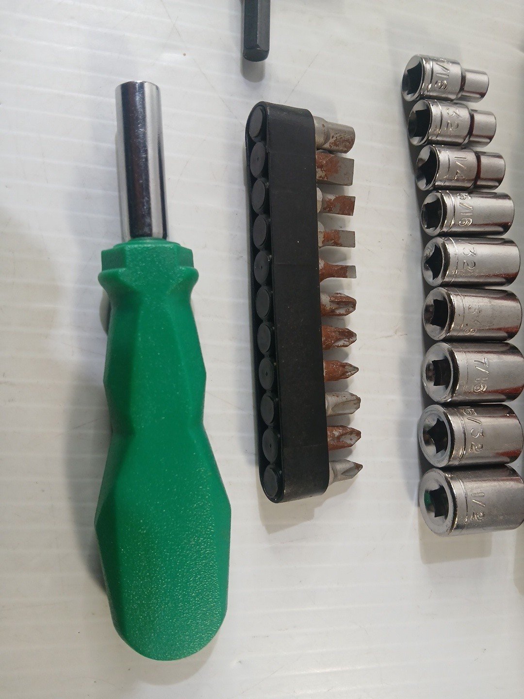 22 Piece Set Tools Socket, Multiple Bits With Attachment Handle Pre-owned