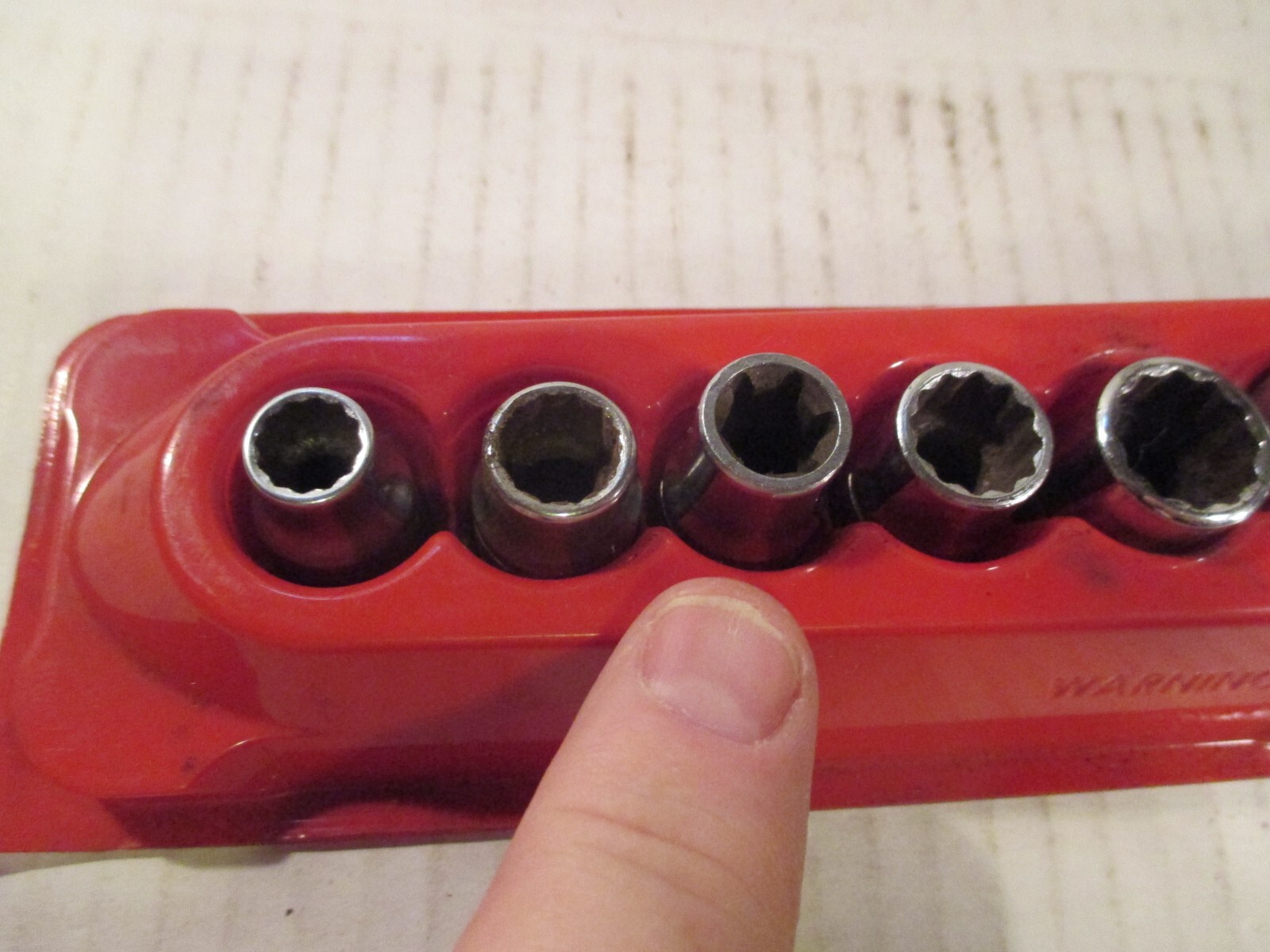 Snap on 11 piece (3/8 drive, 12 pt, 5/16 – 7/8, ) sae socket set magnet holder