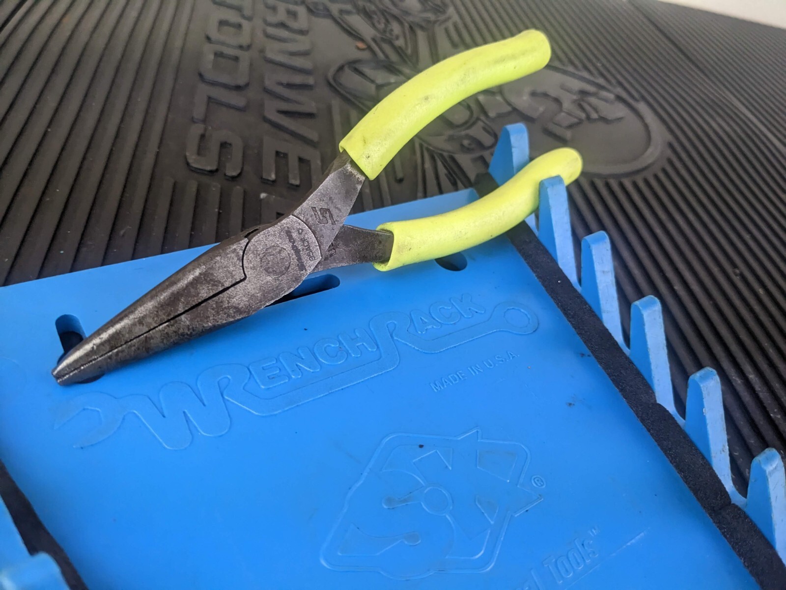 #az165 Snap-on Tools USA HI-VIZ 6″ Soft Grip Needle Nose Pliers 95ACFHV