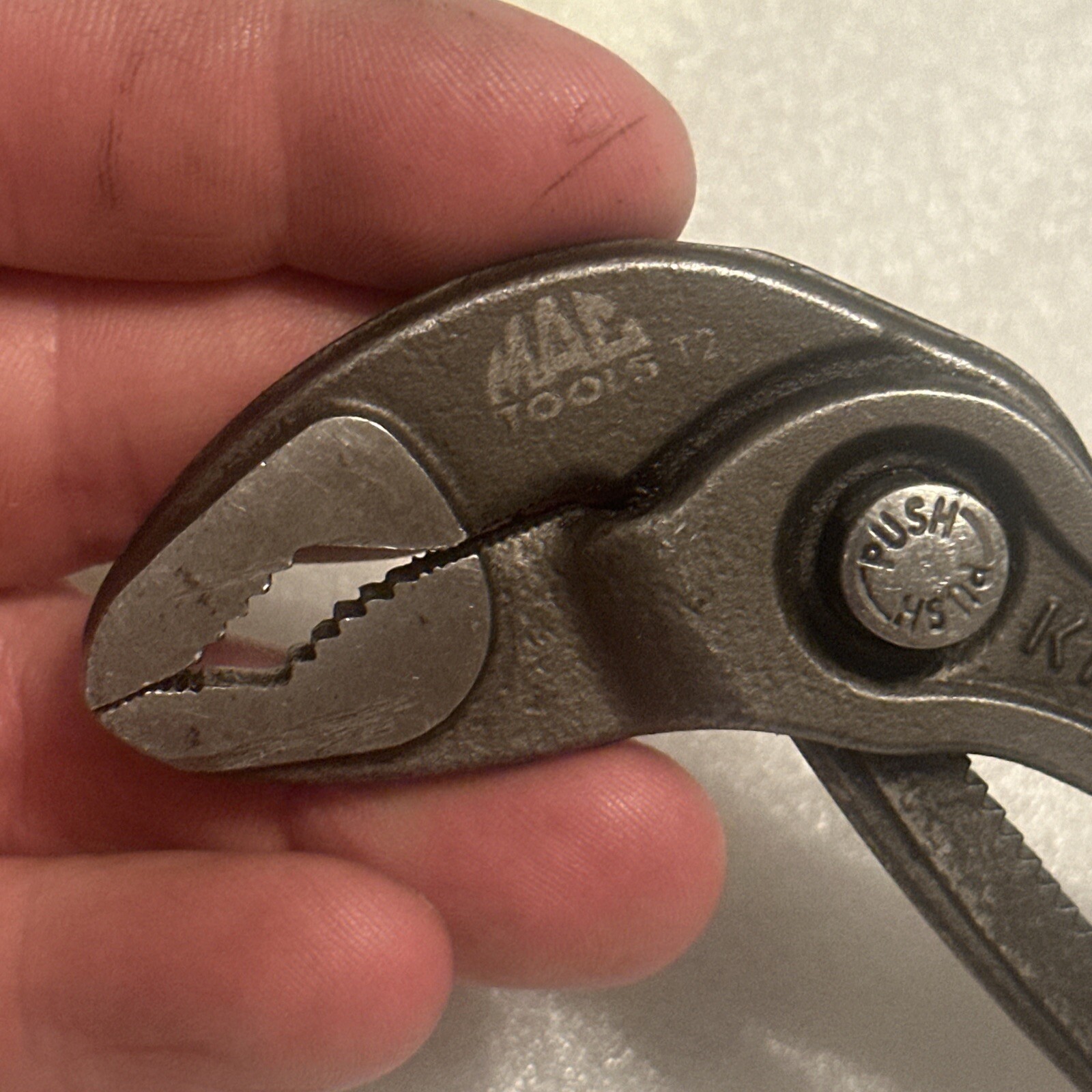 Mac Tools P10C Cobra Self-Gripping 10in Pliers