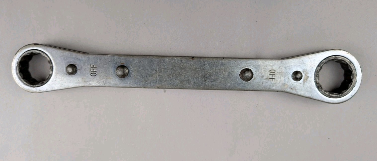Snap-on R-2022 5/8″ & 11/16″ 12-Point Double Box Ratchet Wrench USA Hand Tool