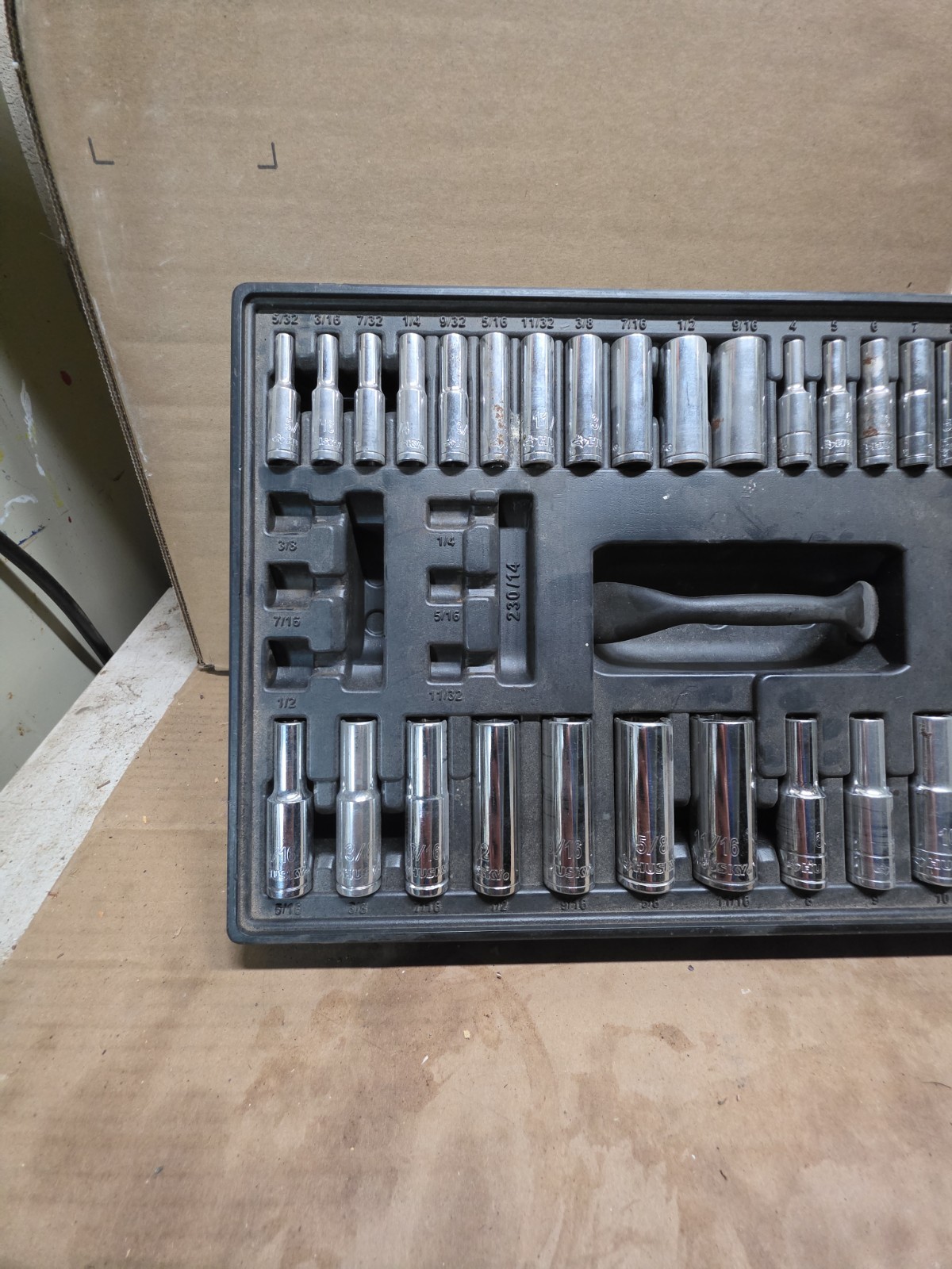 Husky 1/4 & 3/8 in Drive Deep Socket Set 6 PT 35 piece with tray4-13mm 5/32-1/2