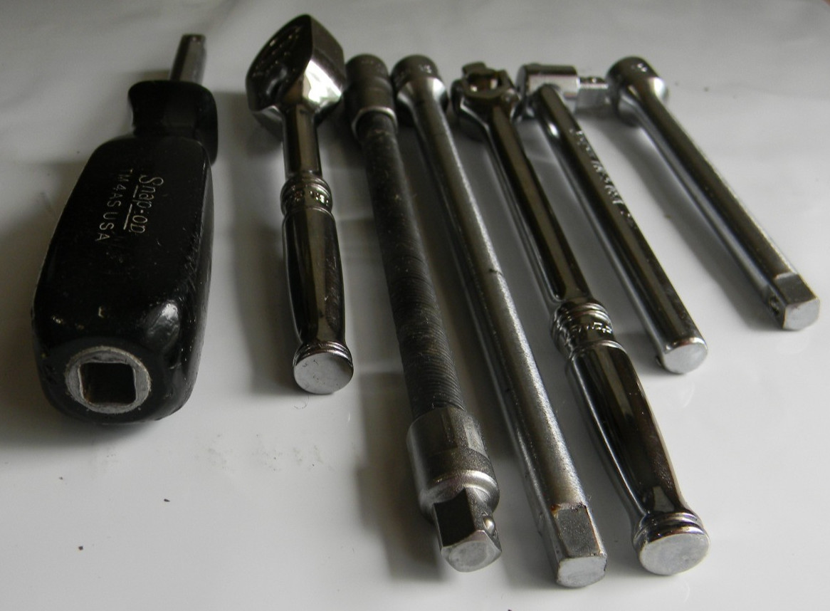 SNAP-ON 1/4″ DRIVE 33PC SAE 6/8PT GENERAL SERVICE SET IN RED METAL STORAGE BOX