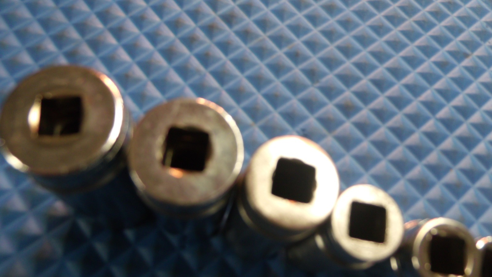 9 PCS. «SNAP-ON» U.S.A. 3/8″ DRIVE 12 POINT DEEP SOCKETS: 5/16 – 7/8″ ON CLIP