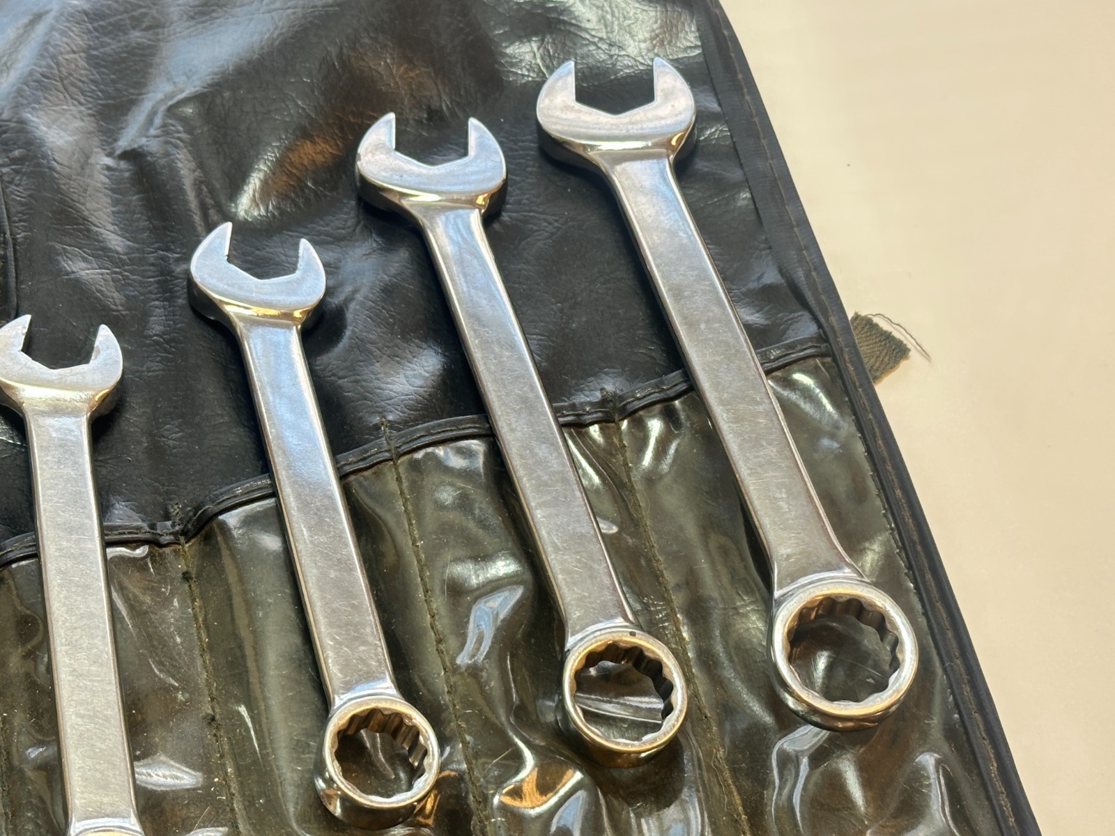 John Deere Tools USA 11pc Metric 7mm to 19mm Short Polished Wrench Set, Kit Bag
