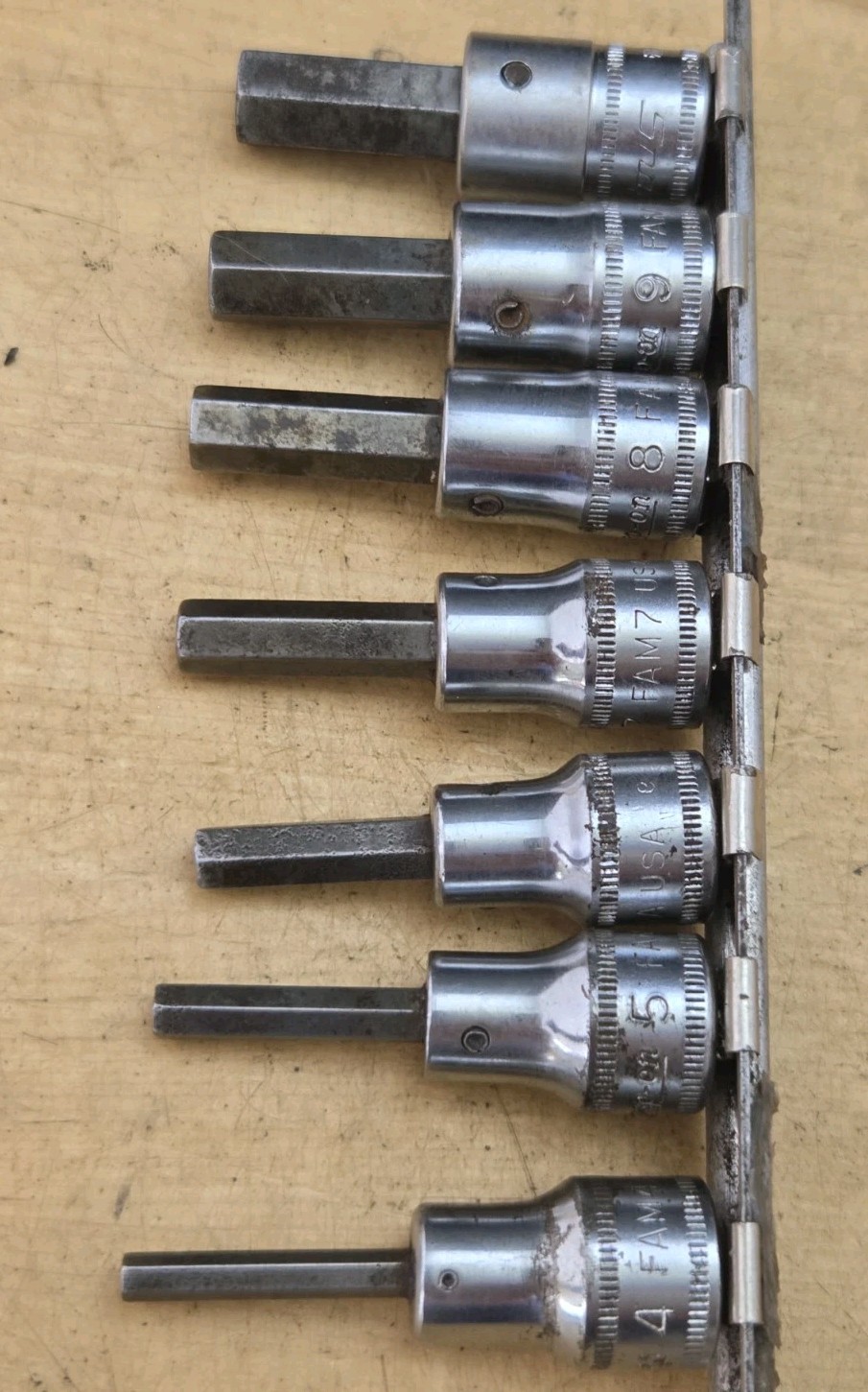 Snap On 207EFAMY – 3/8″ Drive 7 Pc Metric Standard Hex Bit Socket Driver Set