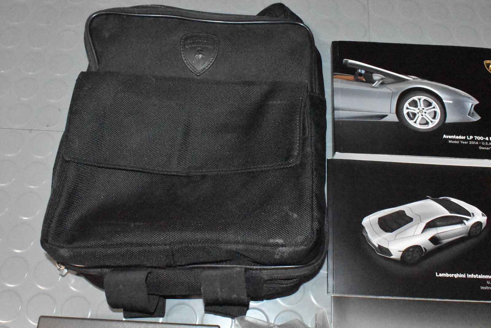 2014 Lamborghini AVENTADOR Owners Manual KIT TIRE TOOL AIR COMPRESSOR PUMP SET