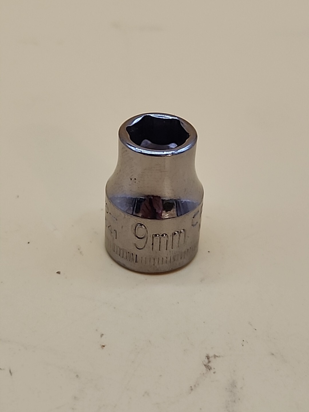 Craftsman Tools – 3/8″ Drive 6 Point 9mm Shallow Socket – G2 43541 USA