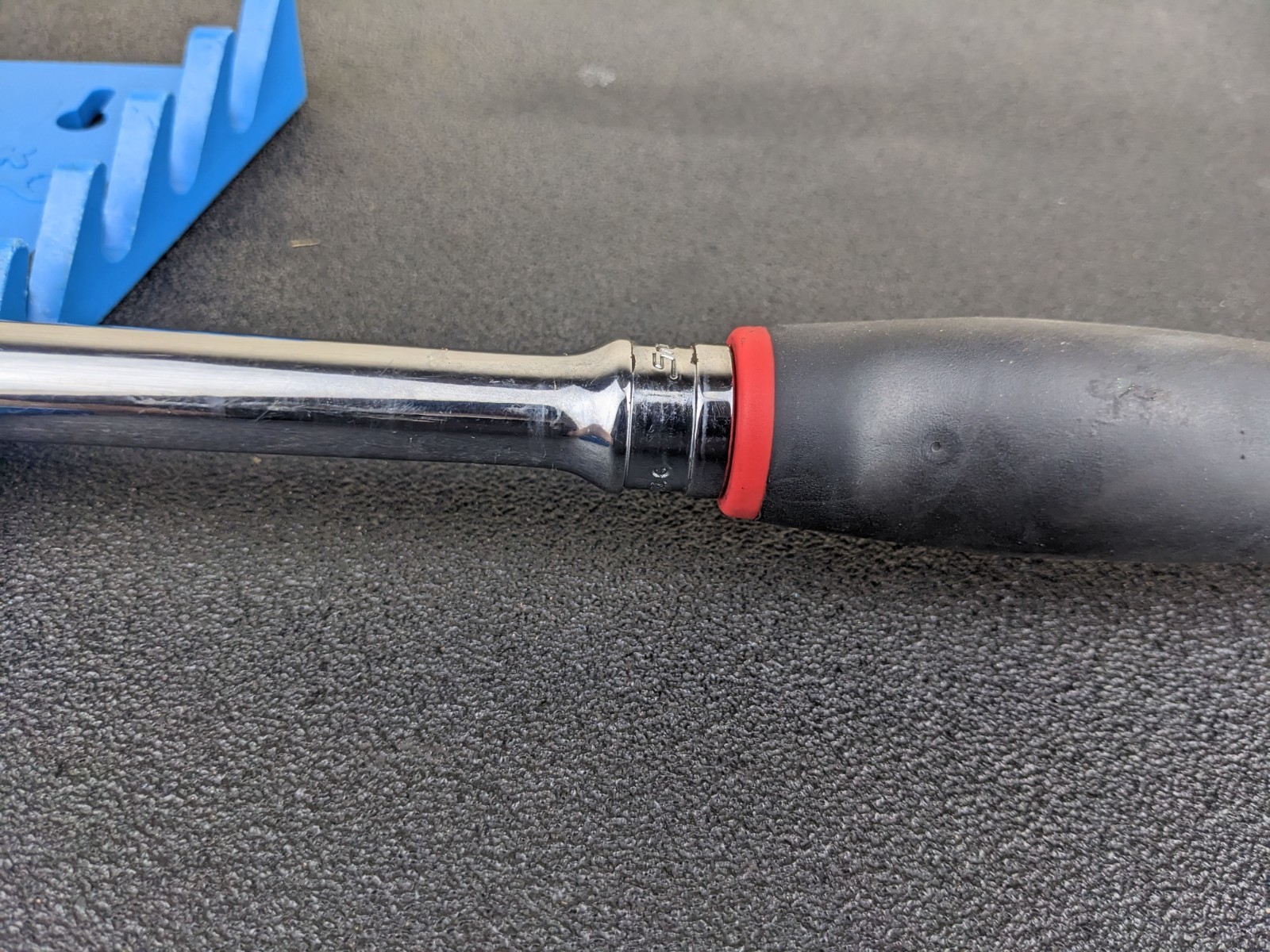 #bo673 Snap On Tools SHBB24 1/2″ Drive 24″ Soft Grip Handle Breaker Bar RED