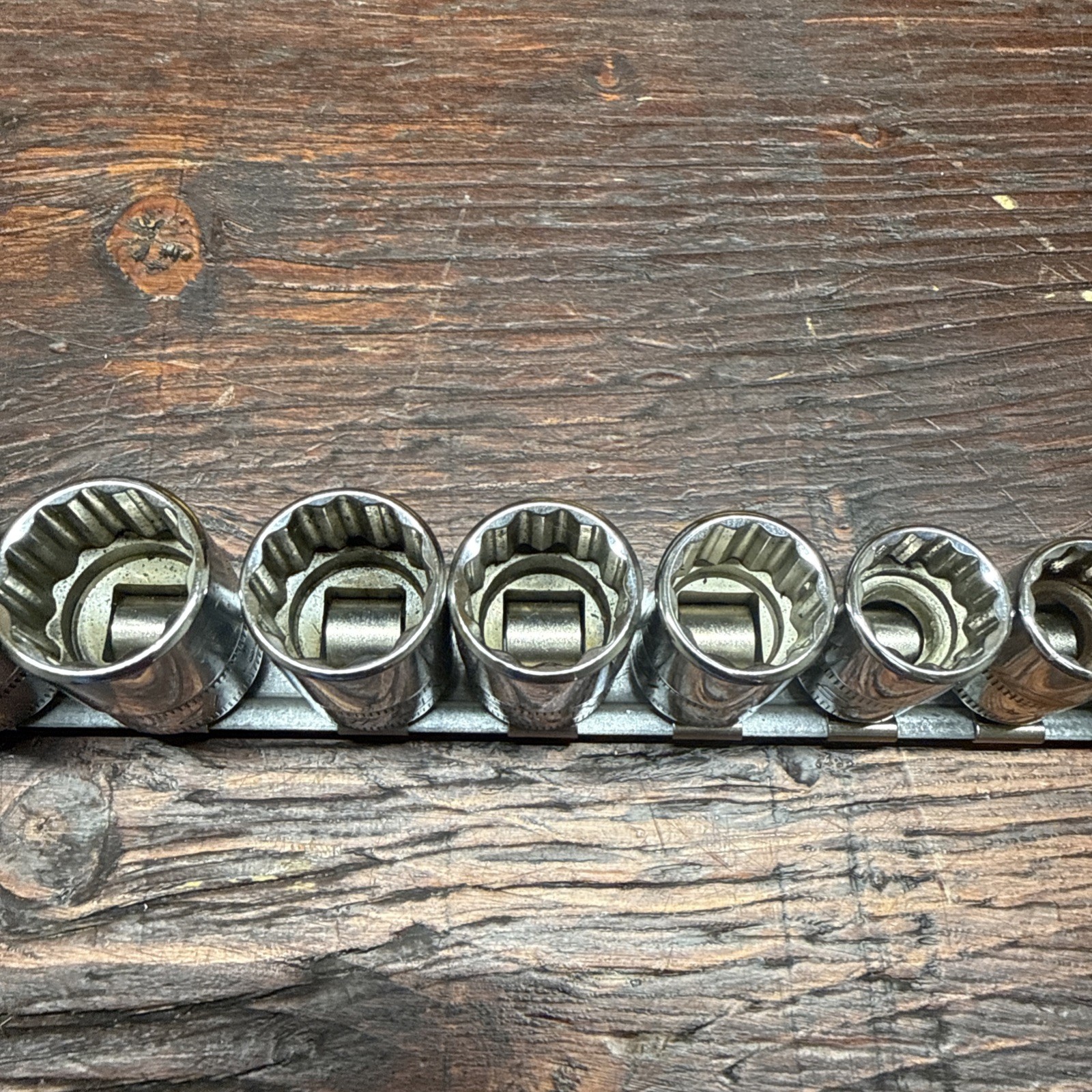 CAT /Snap-On Tool 194-3574 12-Piece Socket Set 3/8 Drive Metric 8-19 mm 12-Point