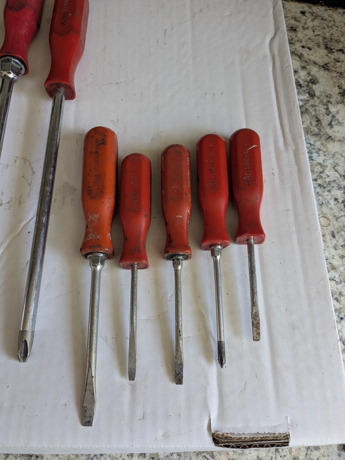 Mixed Lot 7 Pcs Vtg Mac Tools Hard Red Handle Screwdrivers 14″ 12″ 8″ 6″