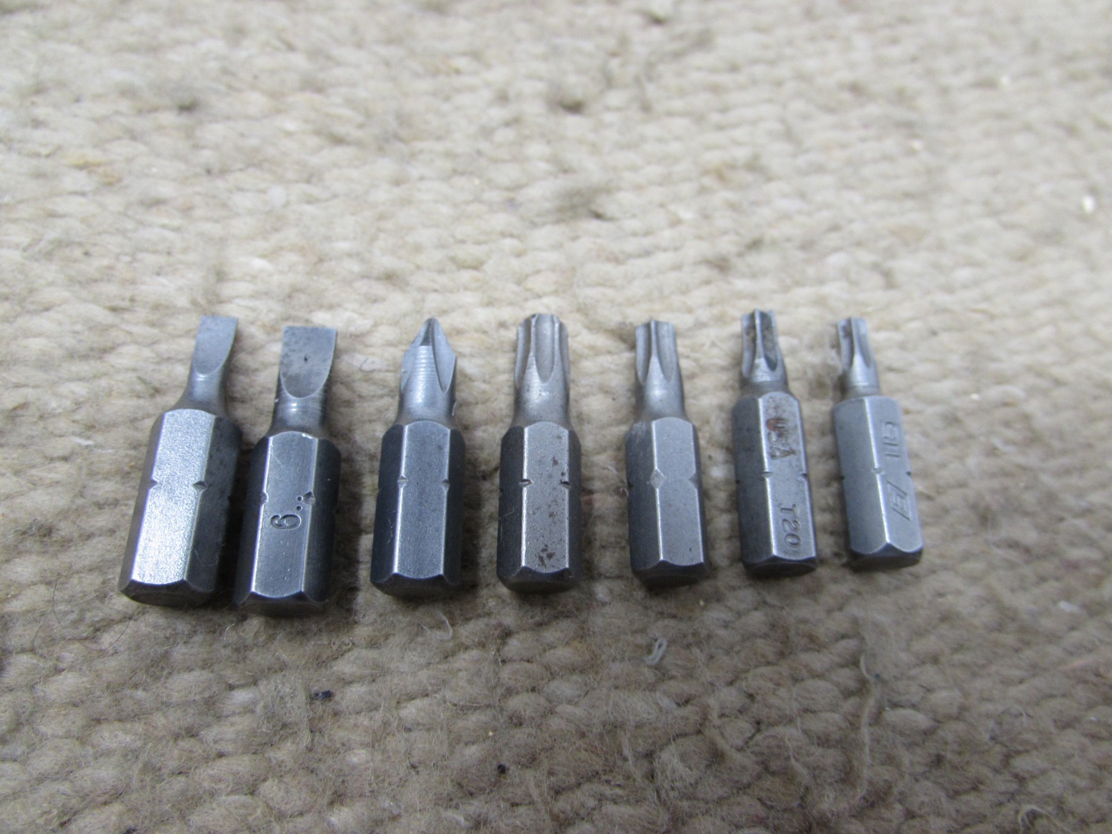 Snap On SSDMR8A Long Shank Ratcheting Magnetic Screwdriver Bit Storage in Handle