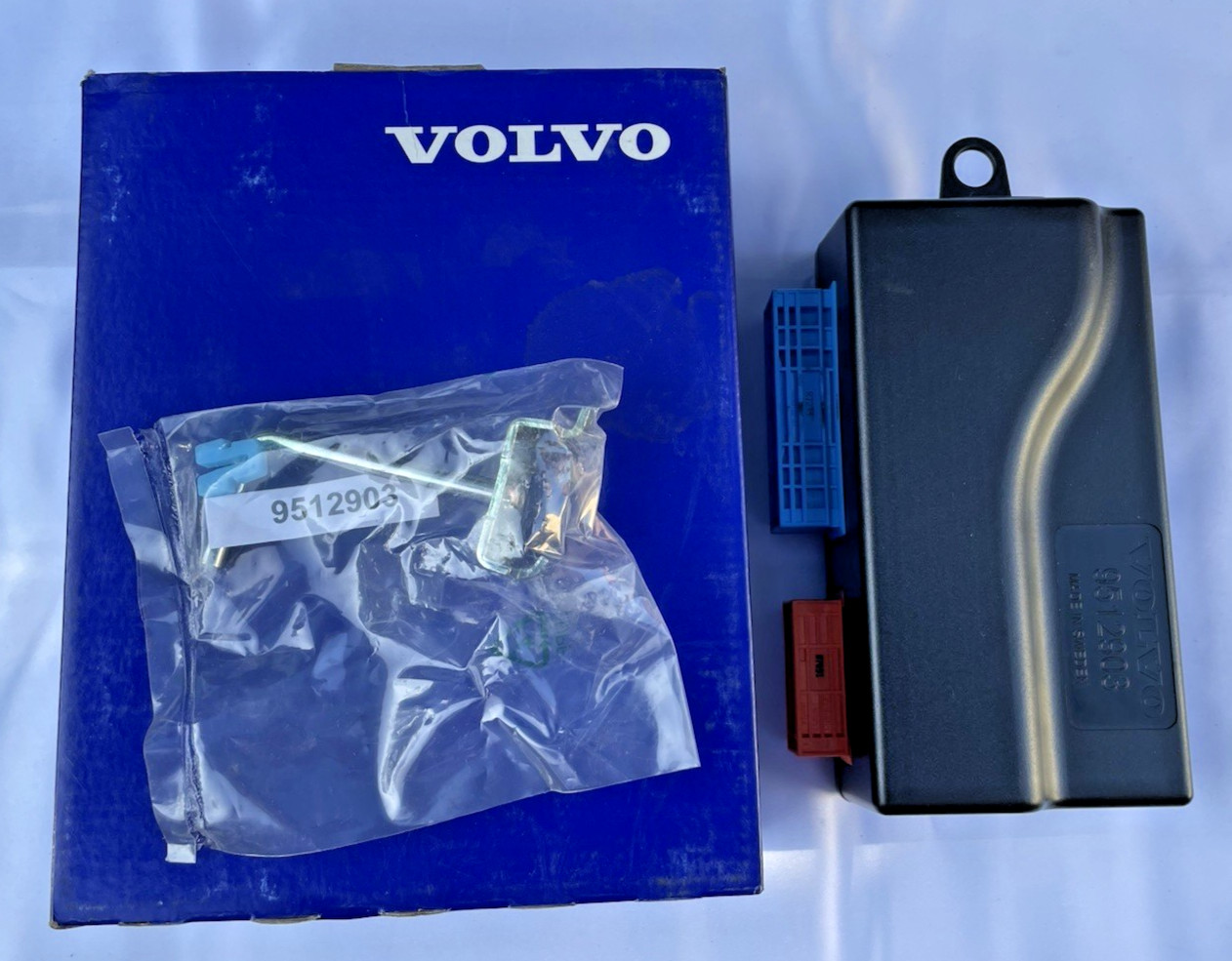 Volvo SRS Supplementary Restraint System Adaptor 9512903 Genuine New