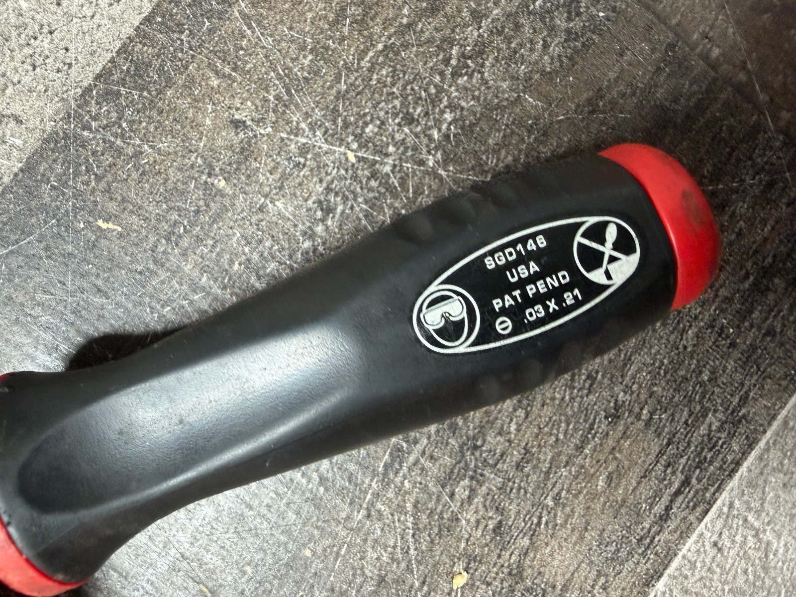 Snap-on SGD146 Flat Tip Slotted Cabinet Screwdriver Red Black Soft Grip USA