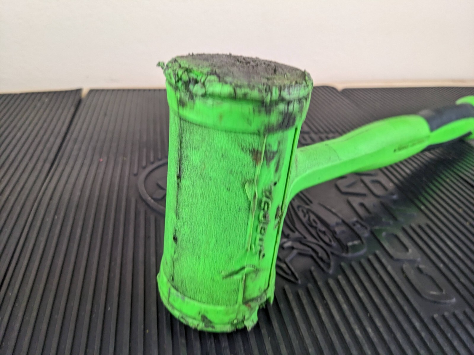 #as285 Snap-On HBFE48 Dead Blow 48-Ounce Soft Grip Hammer Green