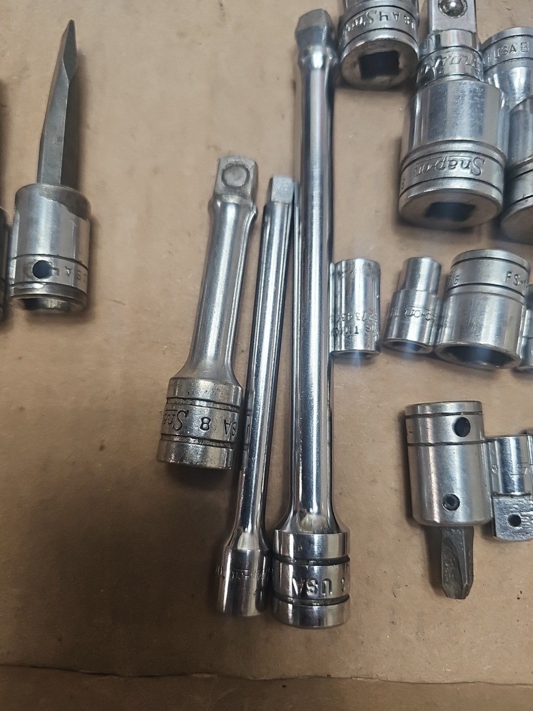 P43- 40 pieces of SNAP ON TOOLS – Sockets, Adapters, Etc 1/4 & 3/8″ Dr