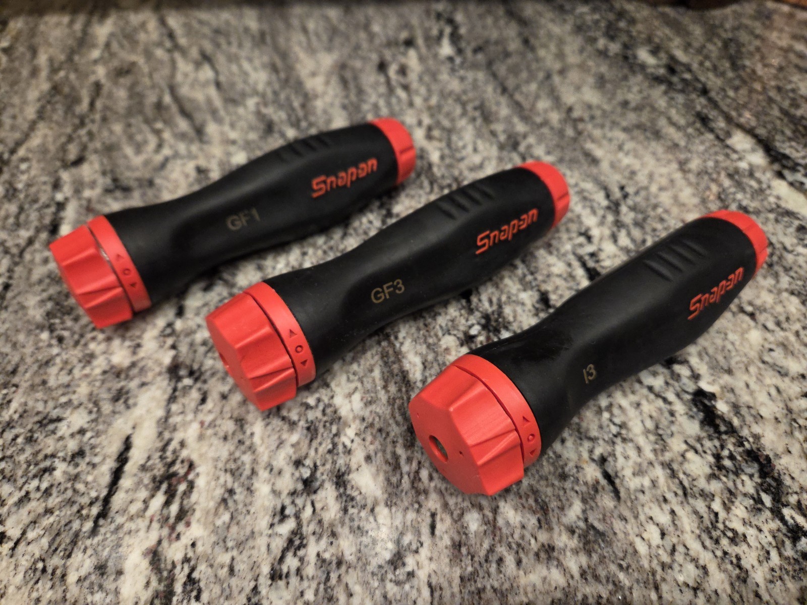 Snapon Tools Soft Grip Standard Ratcheting Screwdriver Handle – RED (1 HANDLE)