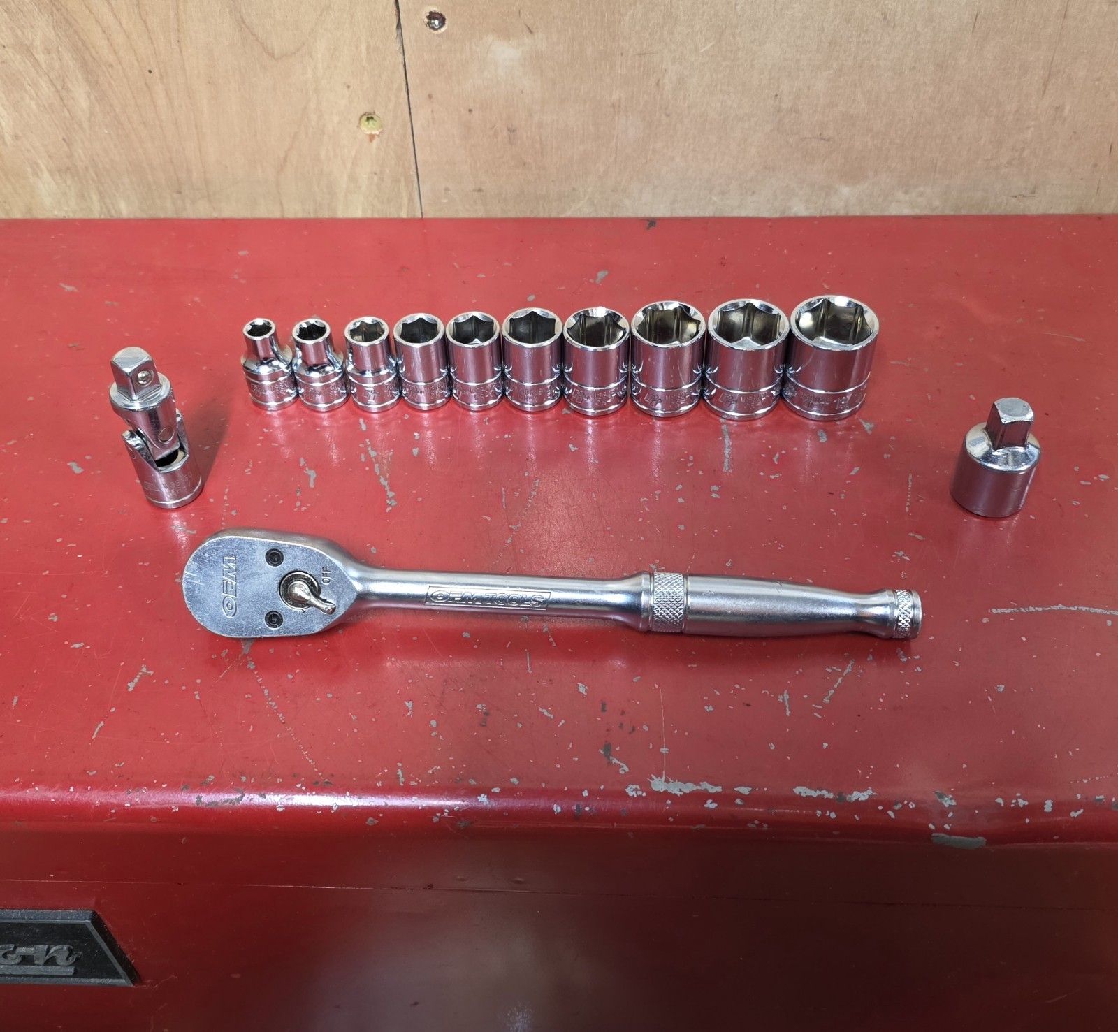 OEM Tools 3/8″ Dr Ratchet + Perf Tools 10pc Socket Set 6Pt 1/4″ 5/16″ 3/8-13/16″