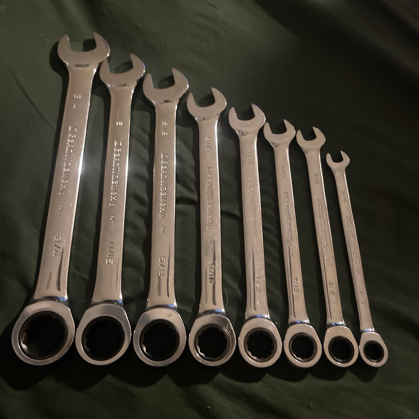 16 Piece Craftman Reversible Rachet Standard And Metric Wrenches