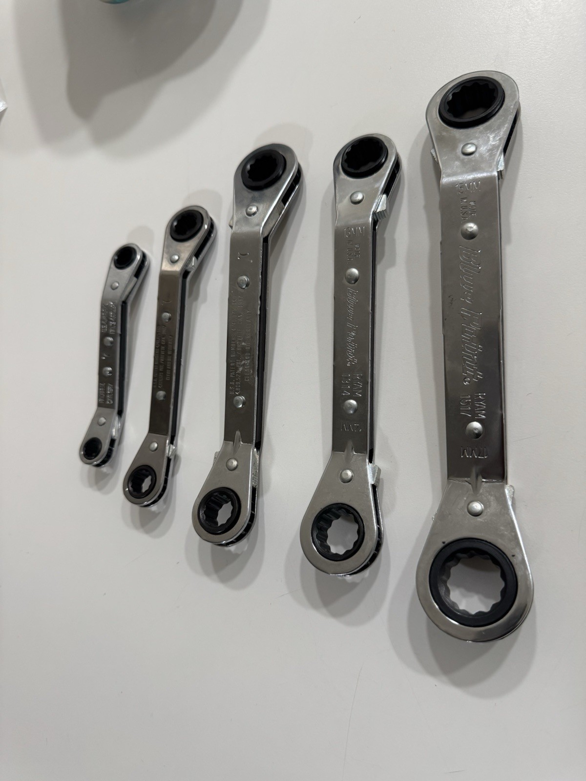 Blue-Point 12 Points metric offset ratcheting wrench 5pc set. 7mm -17mm USA