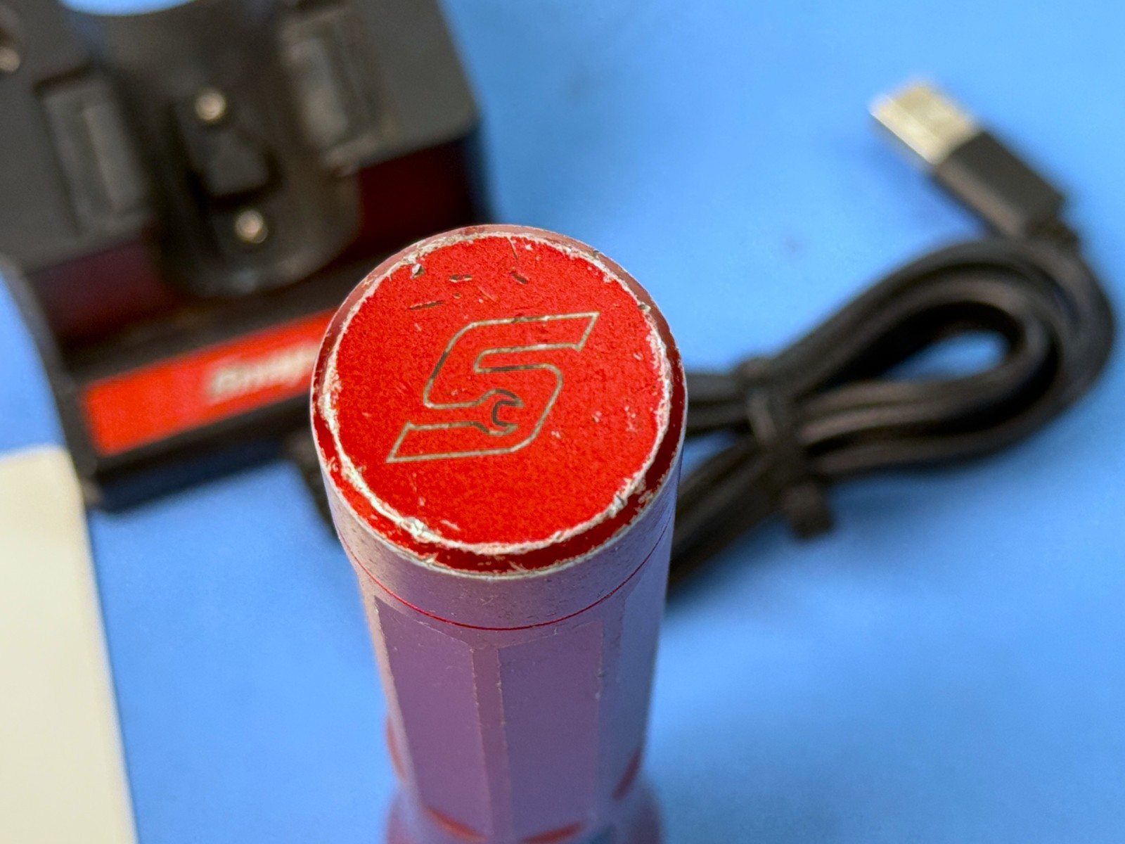 Snap on 8″ Wall-Mount Rechargeable Aluminum LED Flashlight ECFLC081 RARE