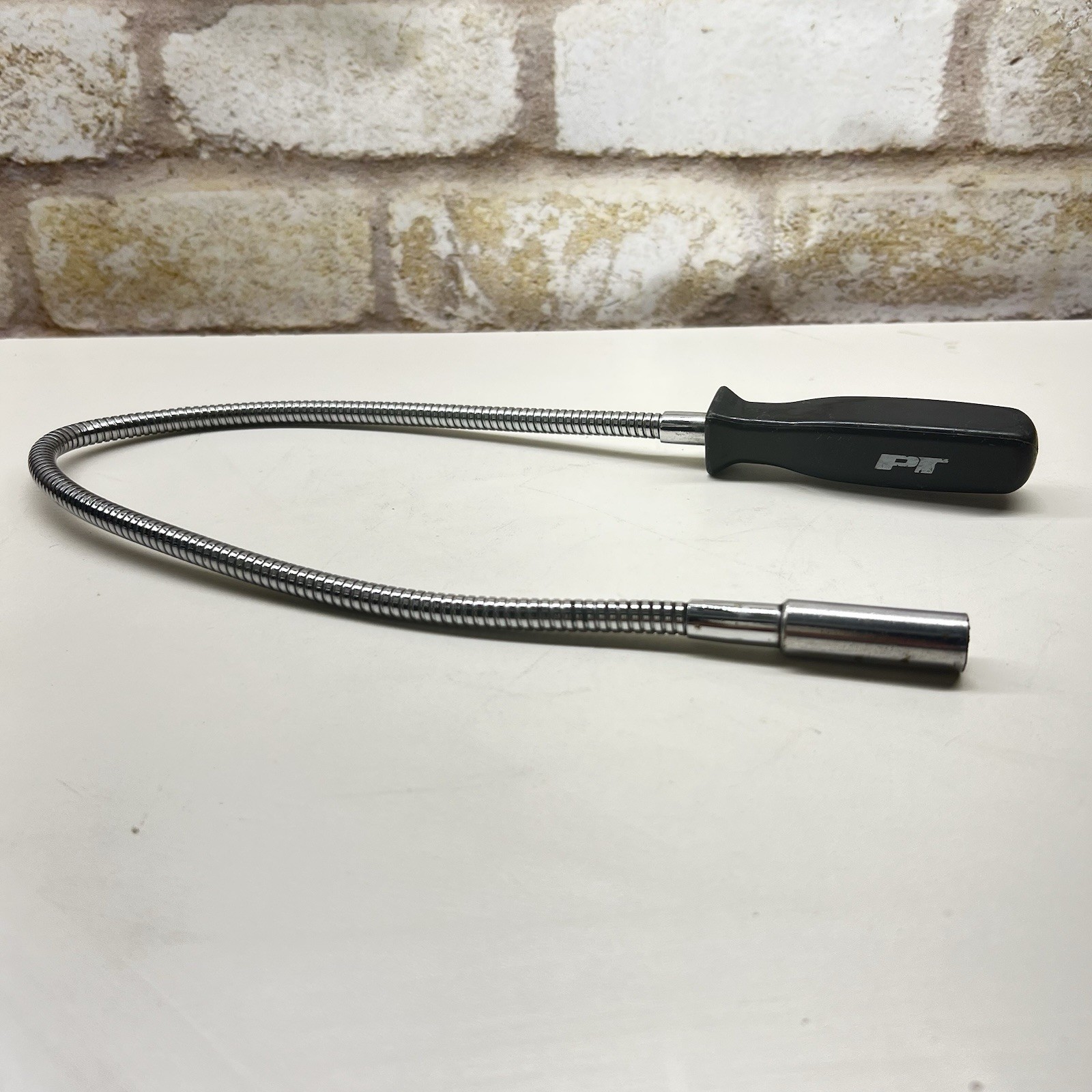 Performance Tool (PT) W83197 Magnetic Flexible Pickup Tool- 2ft- 4lb Capacity