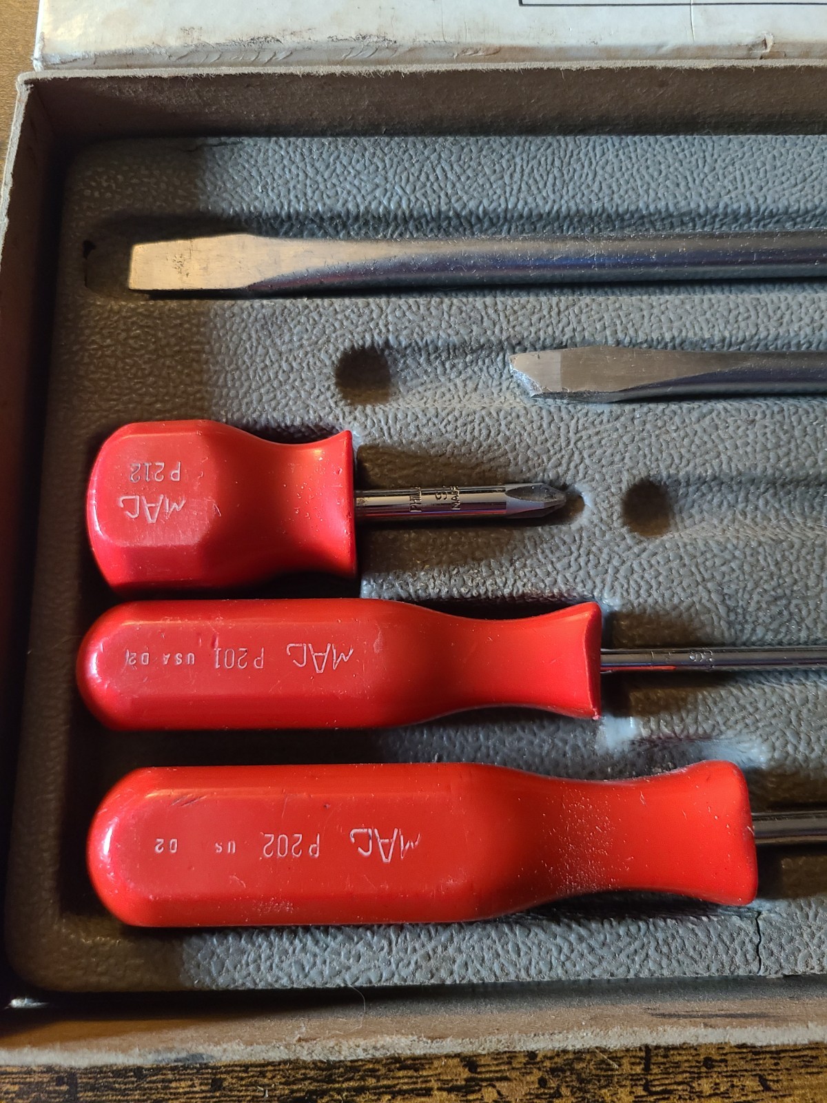 MAC Tools 7 pc Hard Handle Screwdriver Set – Red With Box One Broken Flathead.