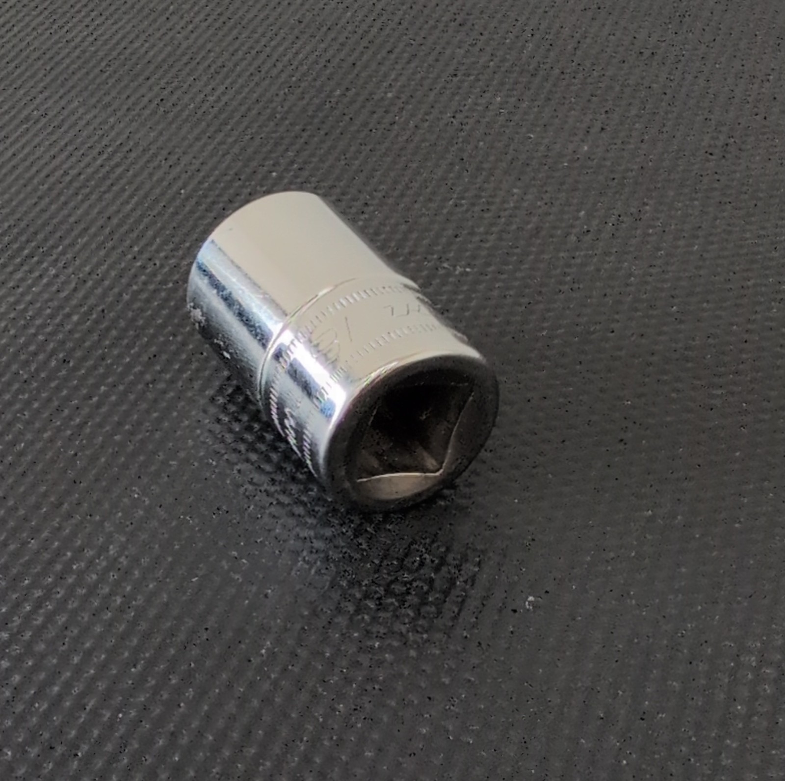 Snap-on 1/2″ Drive 6-Point Metric 18 mm Flank Drive® Shallow Socket TWM18