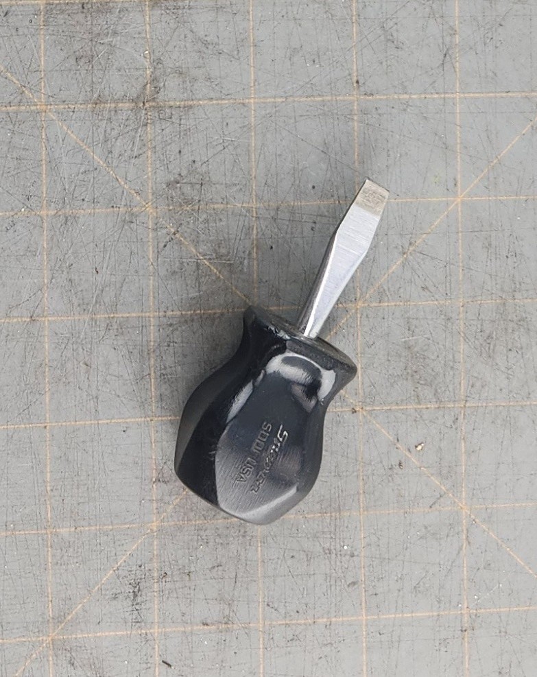 Snap On Tools Stubby Flat Blade Screwdriver SDD1 Black Hard Handle
